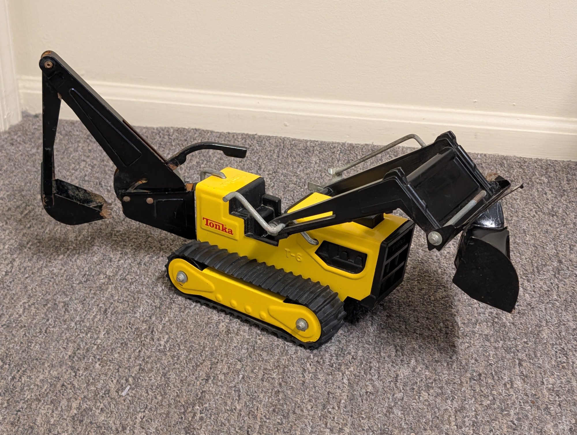 Tonka T-6 Backhoe Crawler Vintage Steel Construction Toy Front Loader Yellow