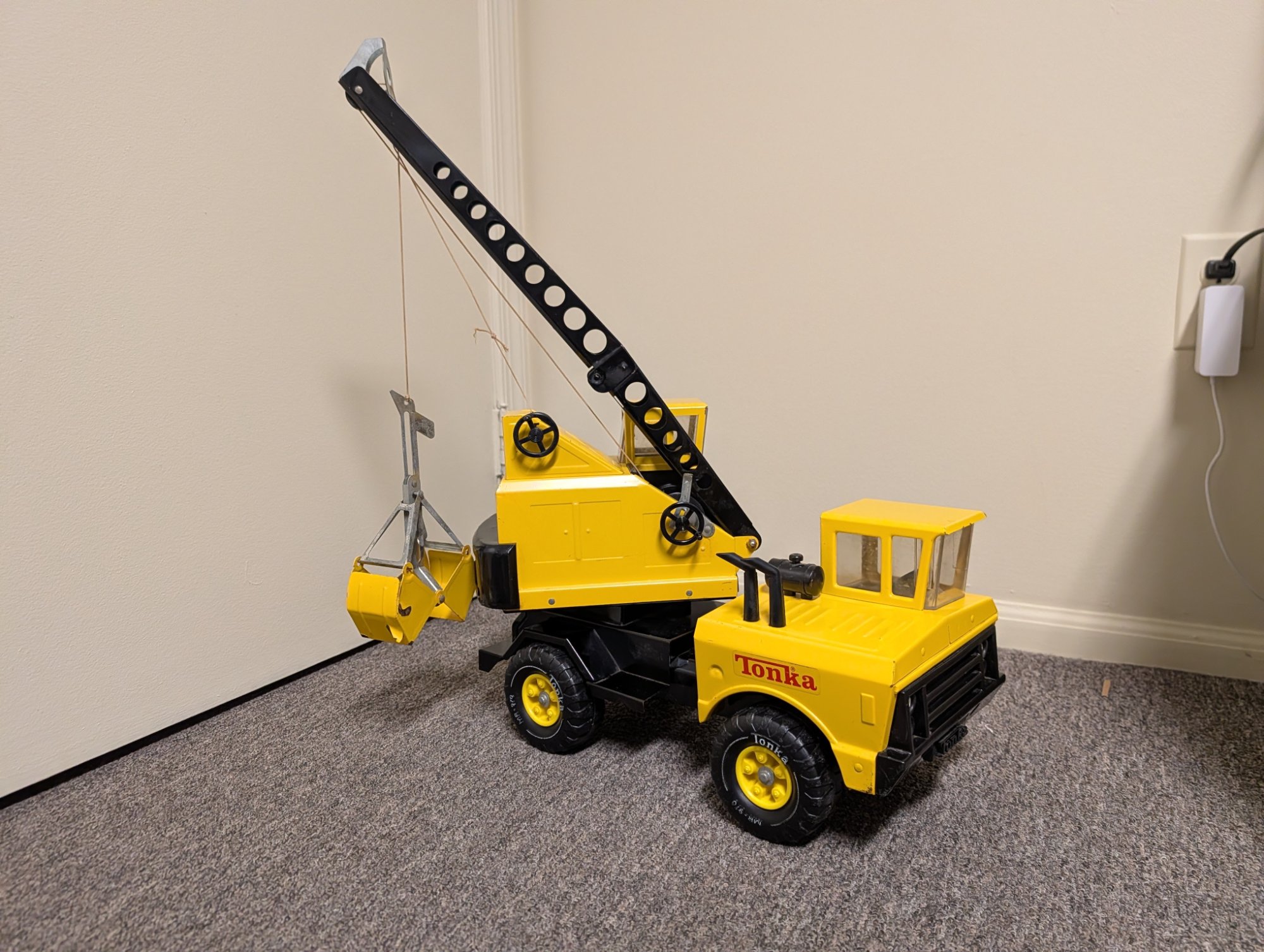 Tonka MR-970 Mobile Crane Truck Vintage Pressed Steel Yellow Black 1960s 1970s