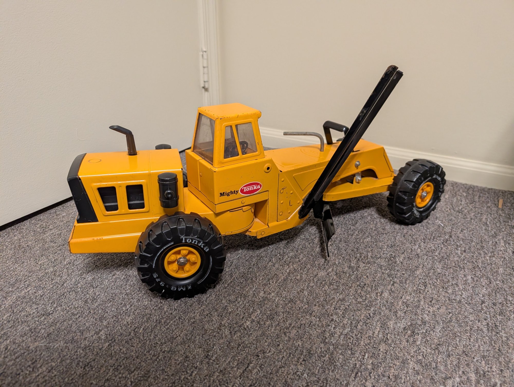 Tonka Mighty Road Grader Pressed Steel Toy 1970s Yellow XMB-975 26 Inch Vintage