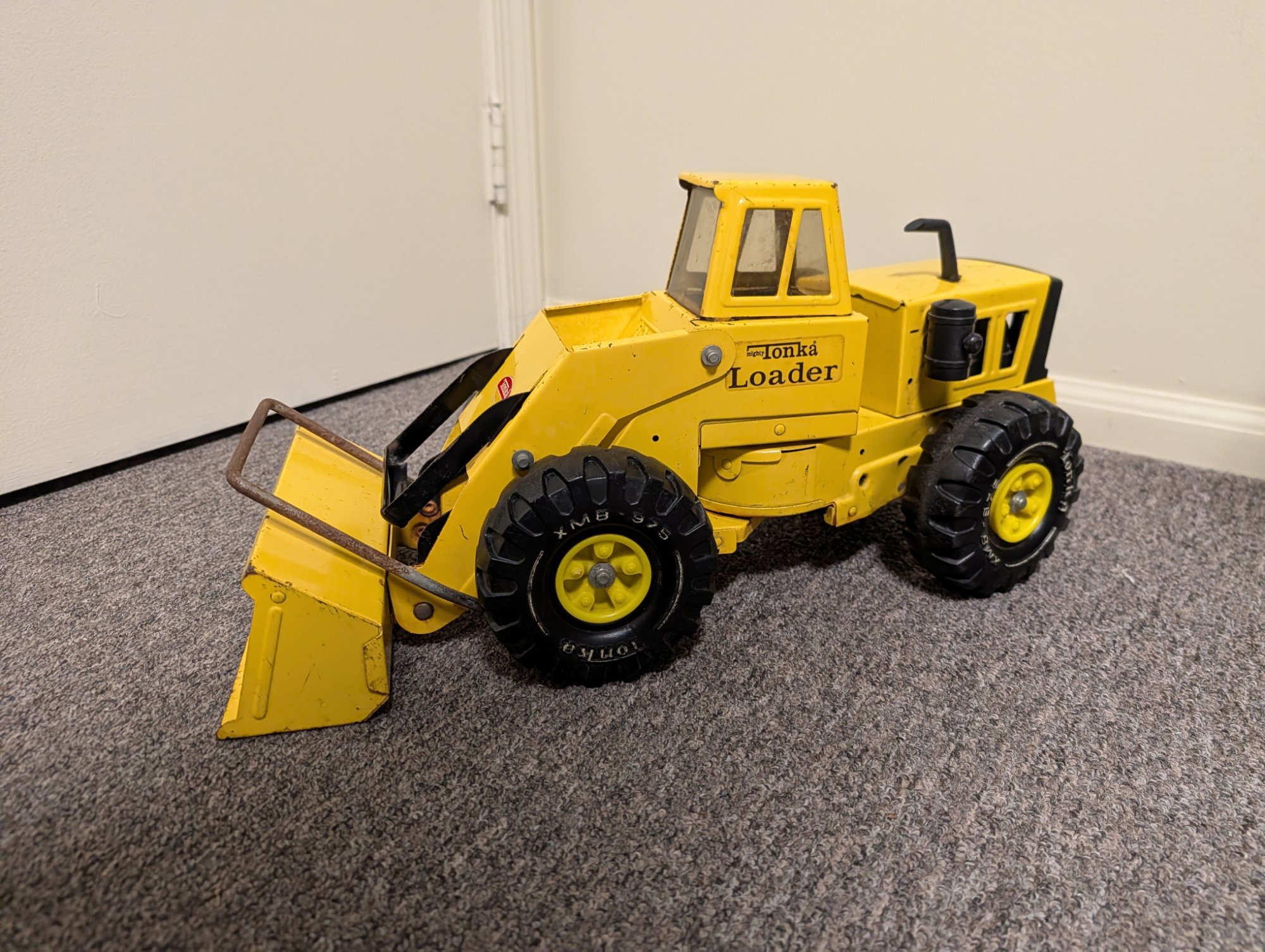 Tonka Super Loader XMB-975 1970s Pressed Steel Wheel Loader Toy Yellow Vintage