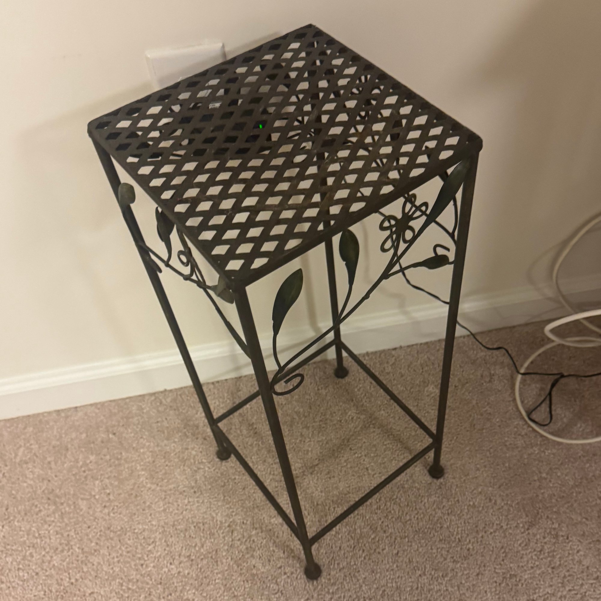 Metal Plant Stand with Lattice Top and Leaf Detail, Tall