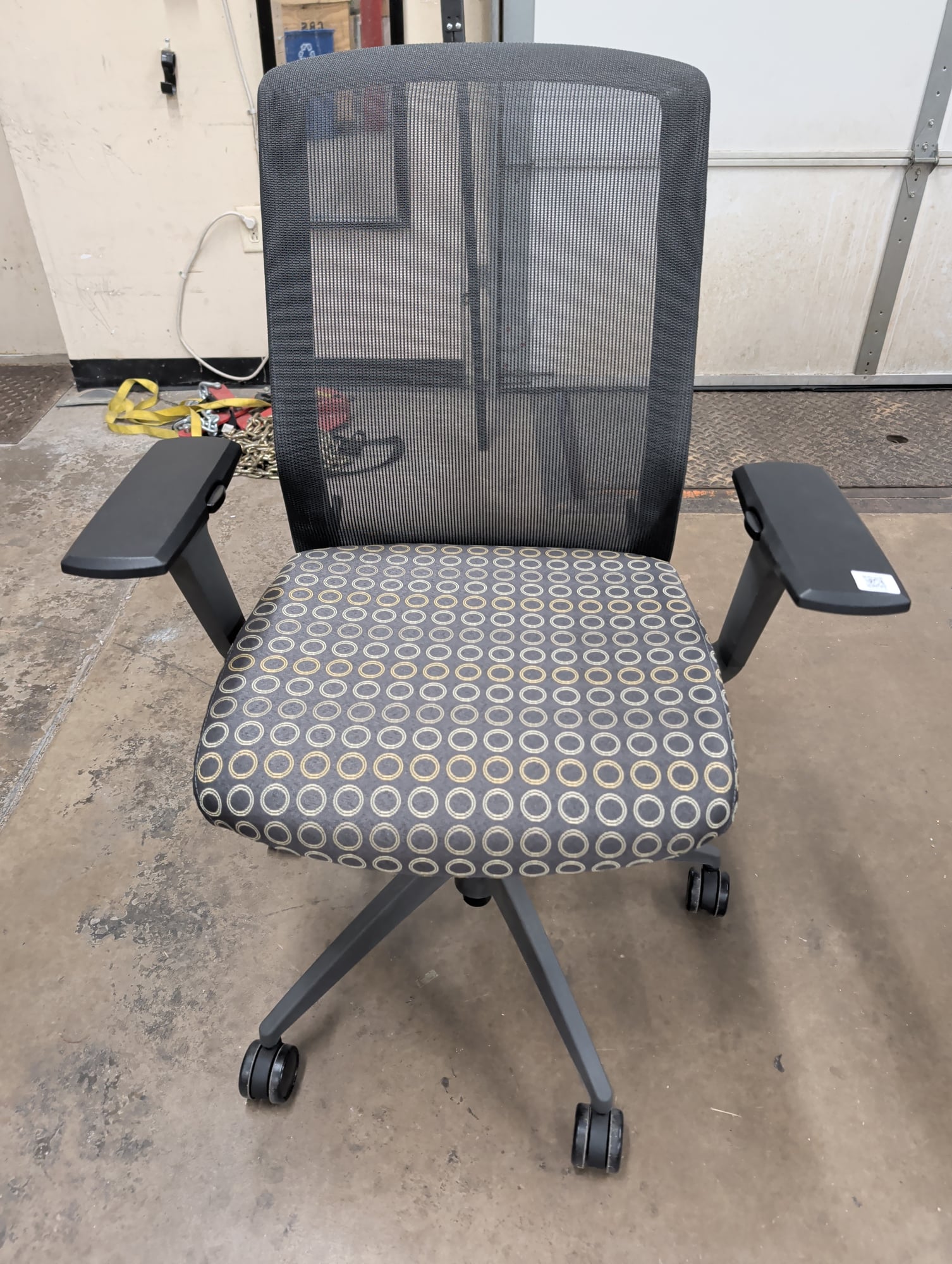 Mesh Back Rolling Office Chair w/ Patterned Fabric Seat & Armrests
