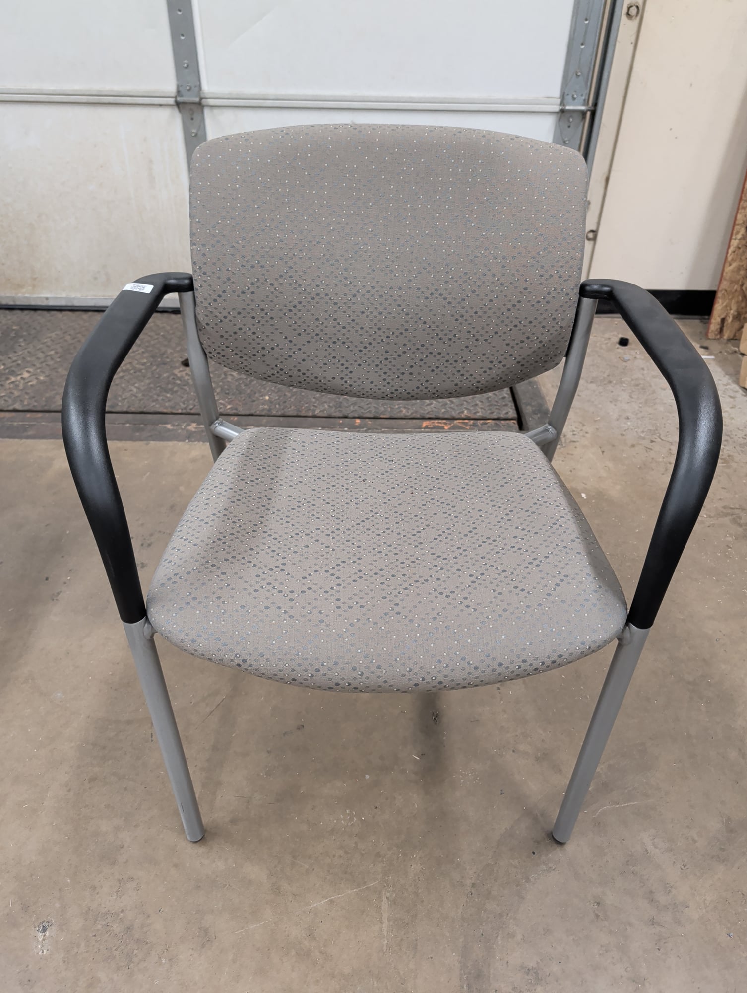 SitOnIt Seating Guest Office Chair Gray Fabric w/ Arms 24x26x33