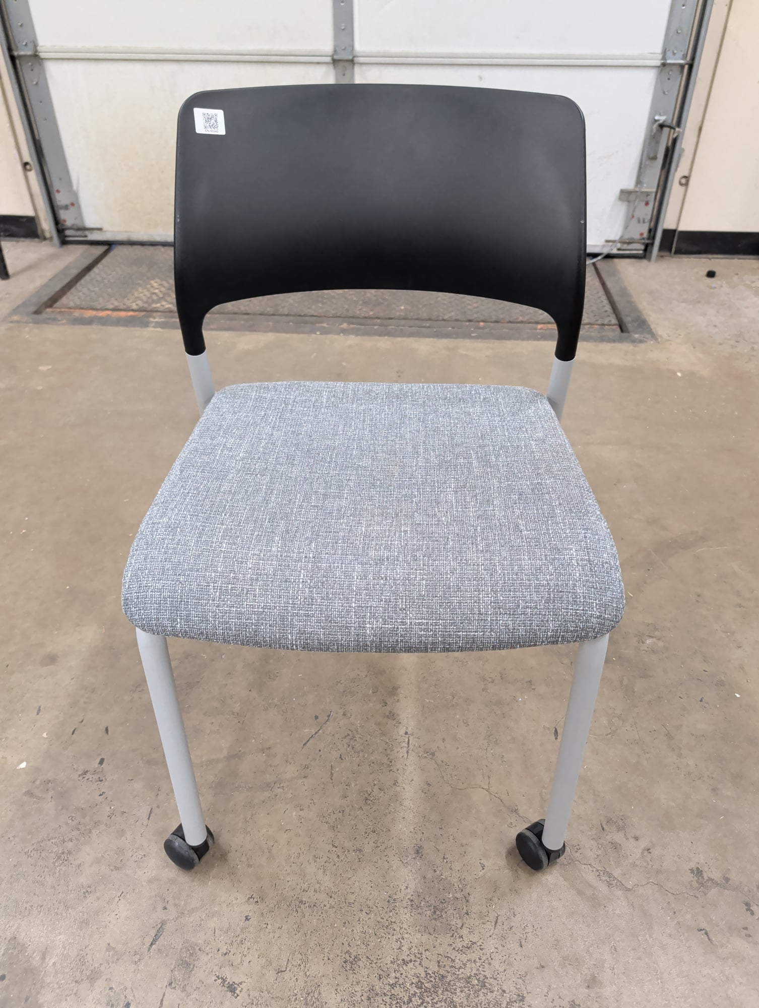 Affordable Interior Systems 3530CBK Rolling Guest Chair Gray/Black