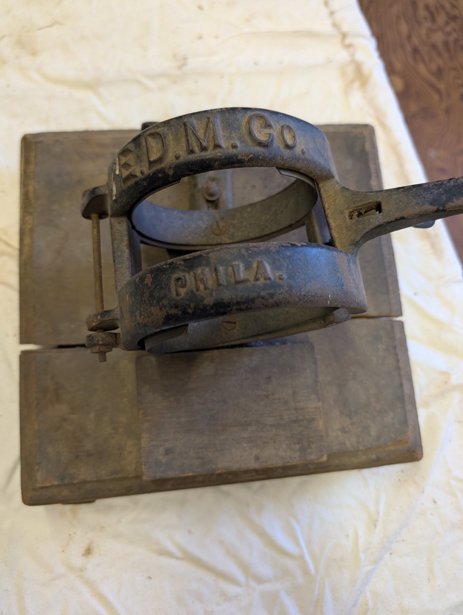 Antique D.M. Co. Philadelphia Cast Iron Asparagus Bunching Tool