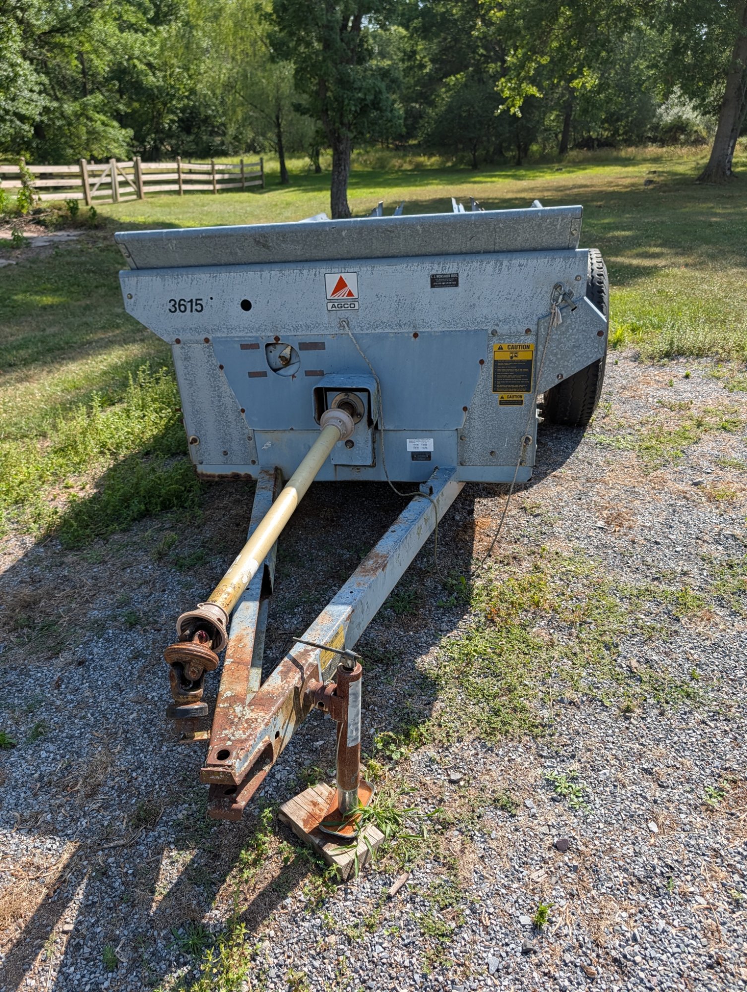 AGCO New Idea 3615 PTO Manure Spreader - Single Axle