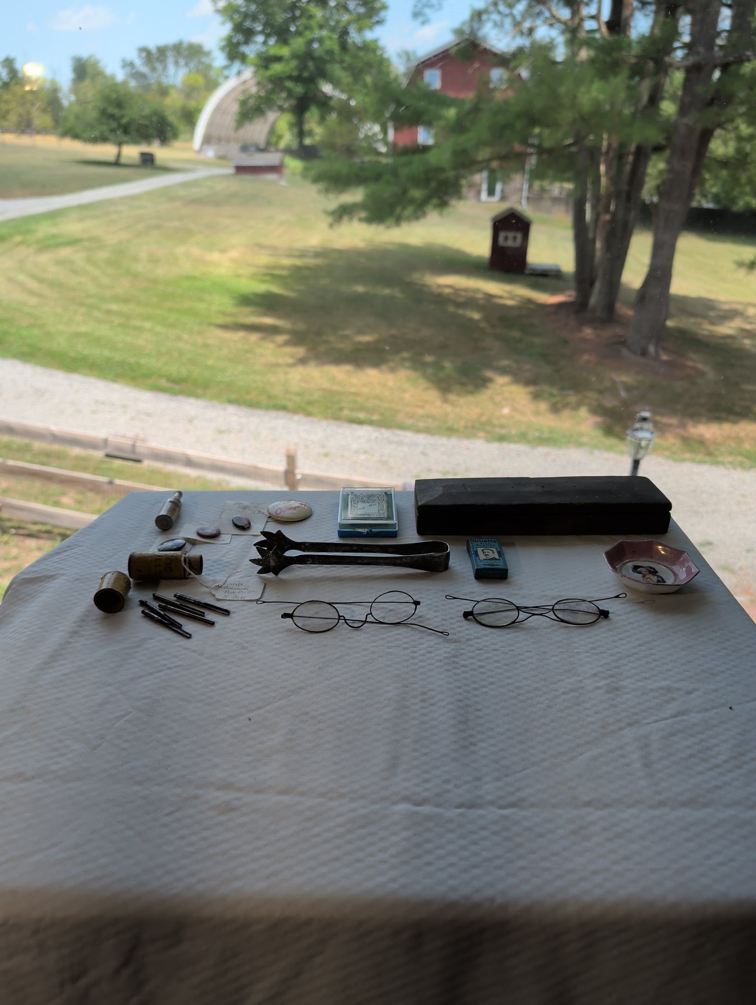 Antique Americana Collectibles Lot - Glasses, Pins, Razor Blades & More