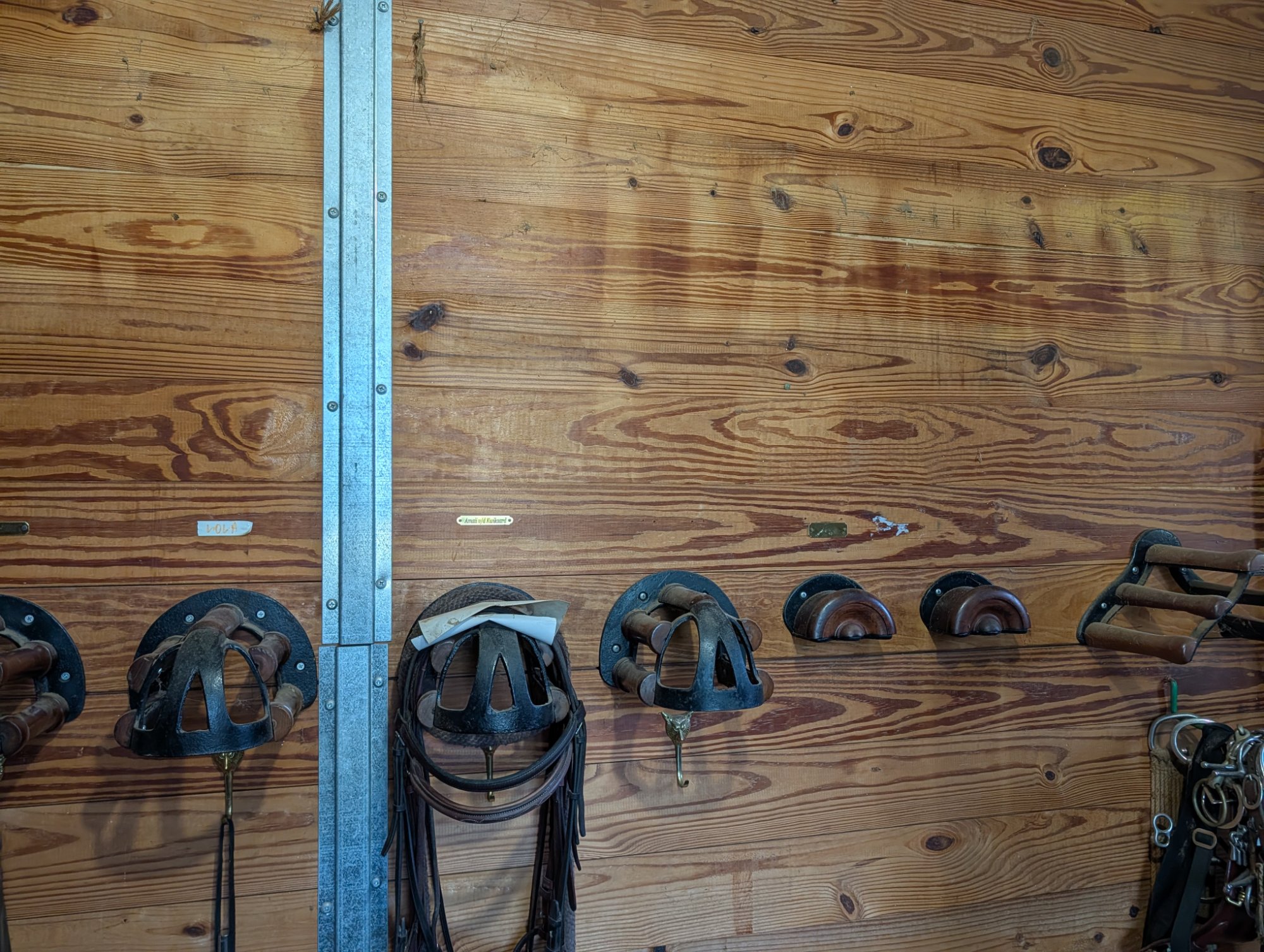 Equestrian Bridle Hangers Wall-Mount Horse Tack Hooks Set (7)