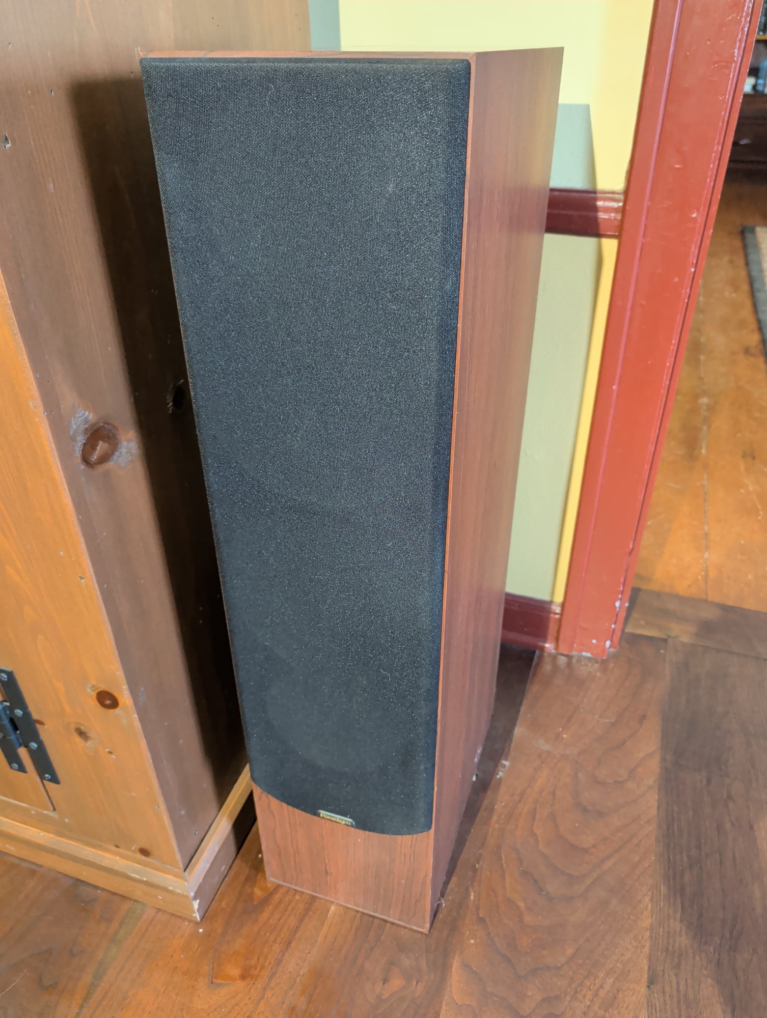 Paradigm Floorstanding Tower Speakers Pair Cherry Wood Finish