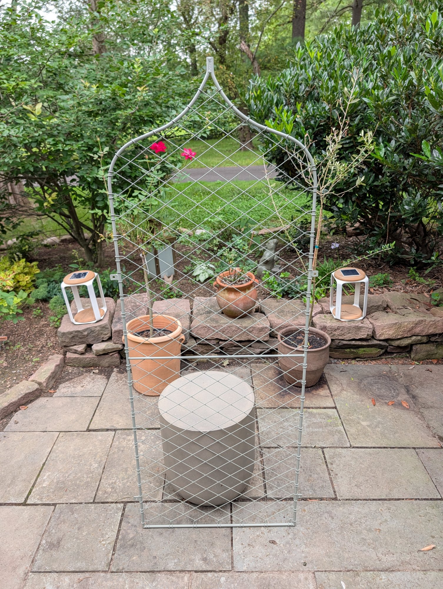Decorative Metal Garden Trellis Obelisk Wire Mesh Arched Panel Gray